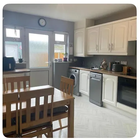 Shermount Court Homestay Tyrrellspass